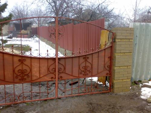 Ворота кованые, ворота кованые с калиткой, калитка из профнастила.